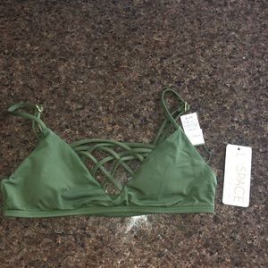 Brand new! Designer bikini top 💚